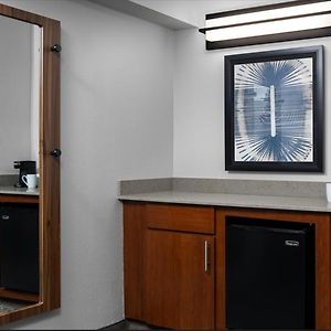 Upper Floors King Room